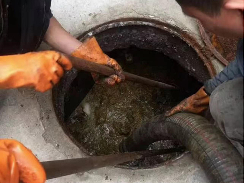 咸丰清理化粪池时如何避免沼气的危害?